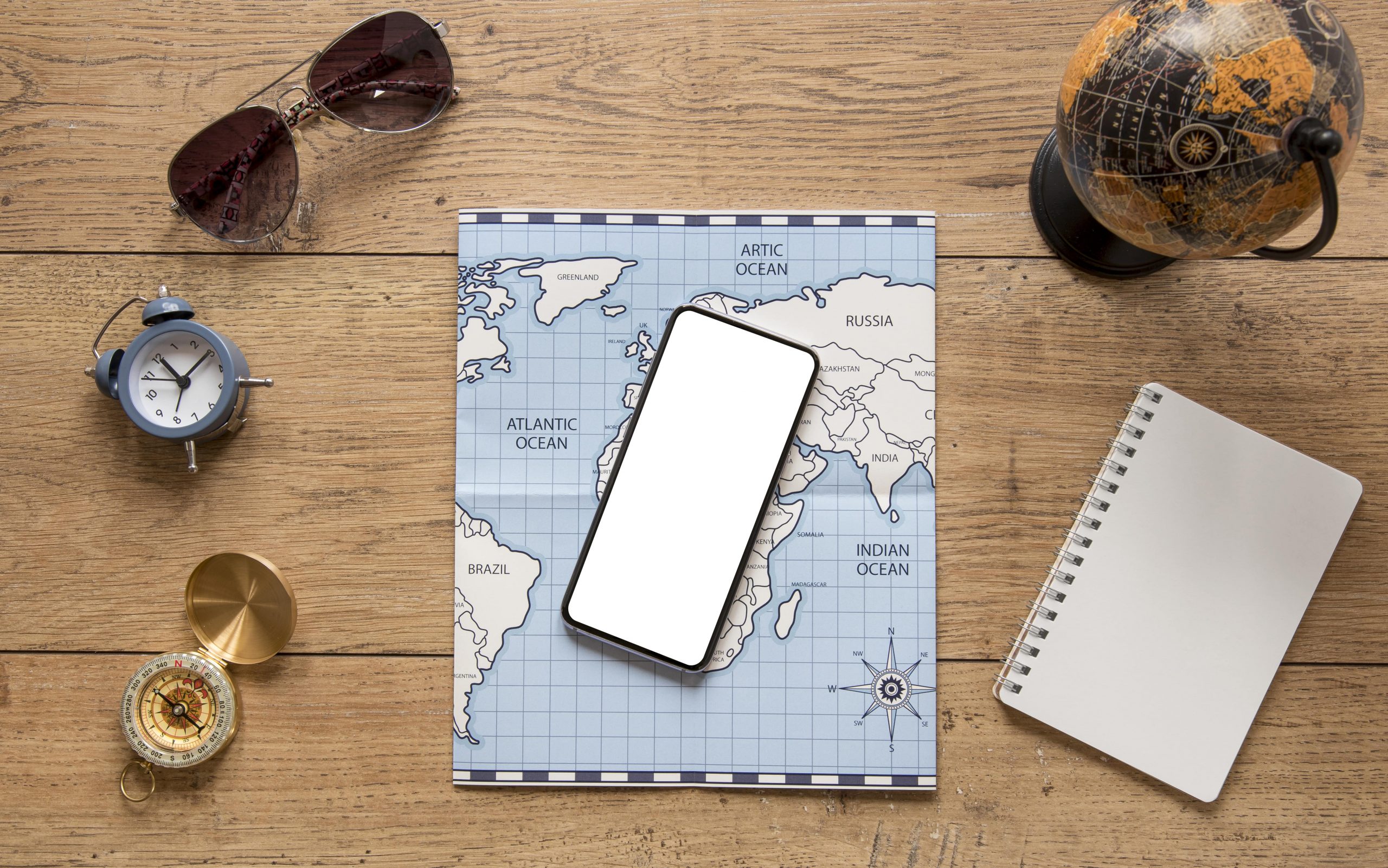 Aktywne wakacje ze smartfonem – aplikacje turystyczne, które warto zainstalować na lato