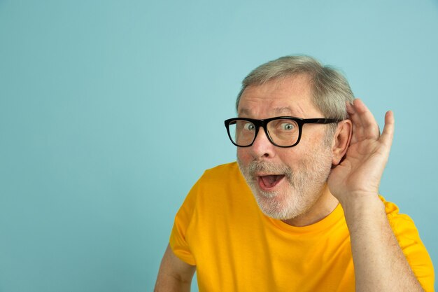Rozpoznawanie pierwszych objawów utraty słuchu i jak sobie z nimi radzić